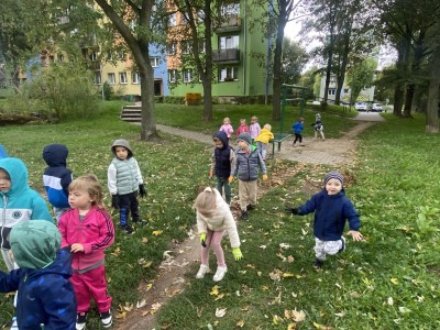 Przedszkolaki sprzątają świat