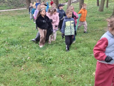 Przedszkolaki sprzątają świat