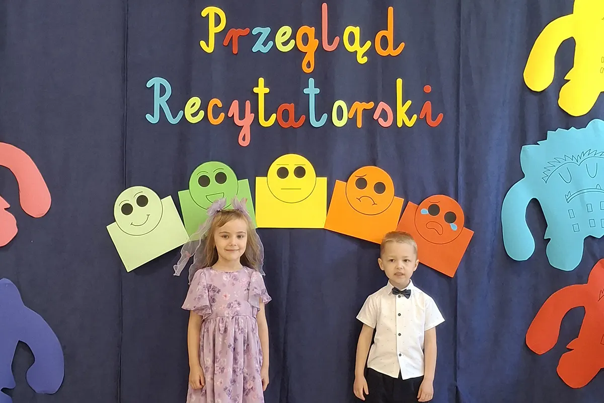  Dzieci w szeregu